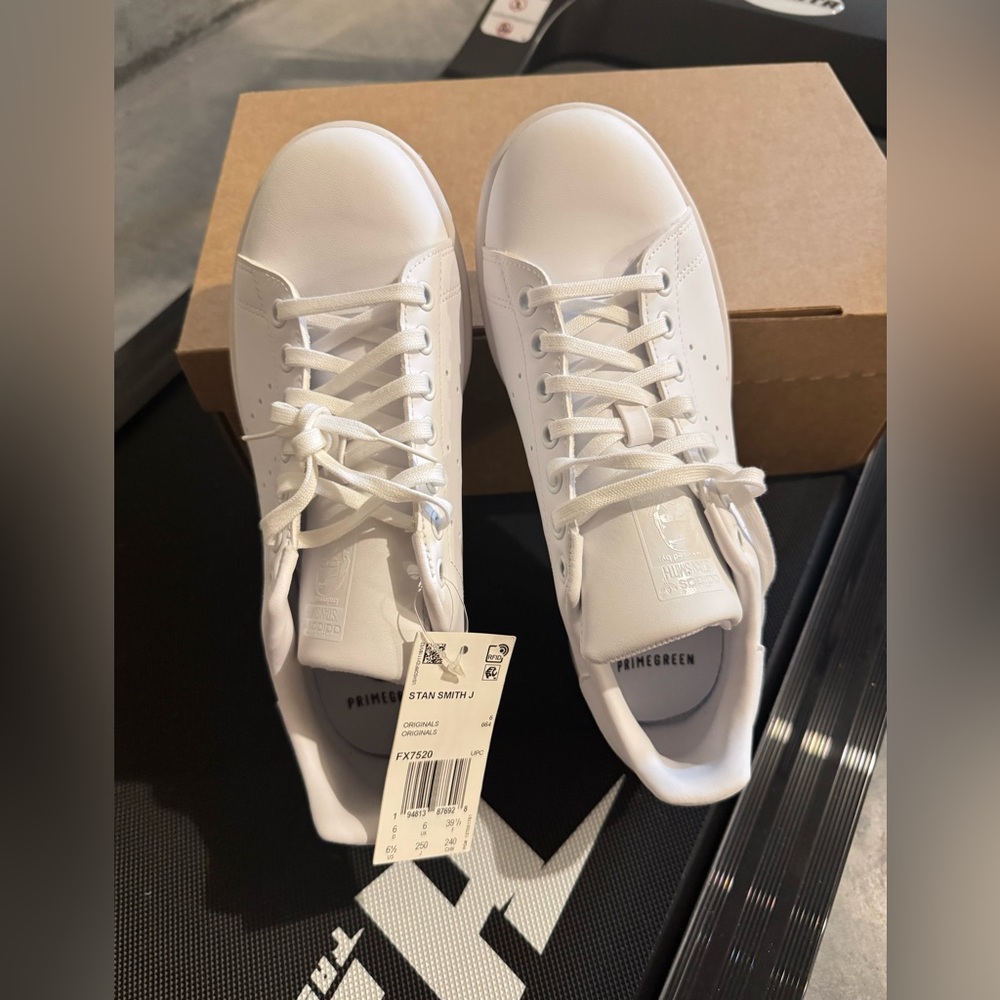 Triple White Stan Smith Sneakers Womens 7.5